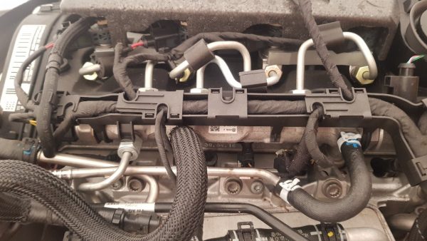 Rampa injectoare VW Jetta 2017 2.0 tdi 04L089G 04L 089 G la 0 km - Dezmembrari Auto