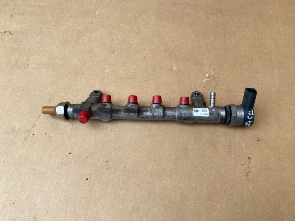 Rampa injectoare VW Passat B7 2.0 tdi 03L089N 057130764AB 03L906054 - Dezmembrari Auto