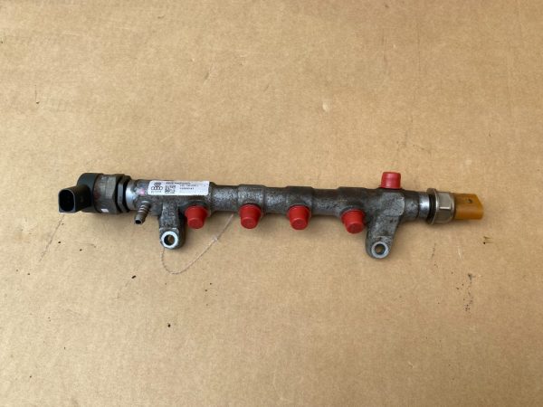 Rampa injectoare VW Passat B7 2.0 tdi 03L130089J 057130764AB 03L906051 - Dezmembrari Auto