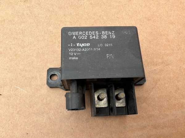 Releu baterie Mercedes E class W211 A0025423819 - Dezmembrari Auto