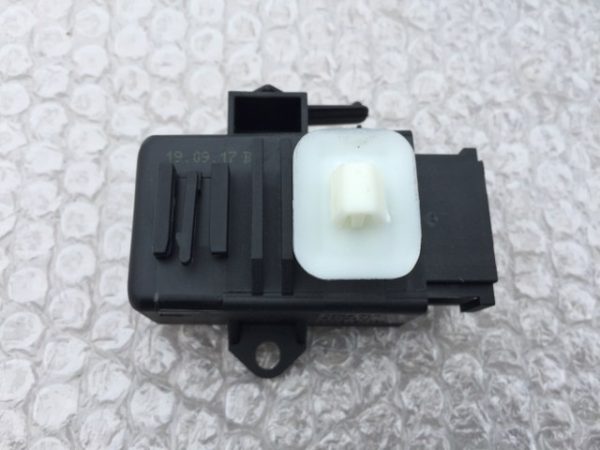 Releu modul incalzire in scaune VW Polo 1.0 TSI DKZ 2Q0 959 772 2Q0959772 - Dezmembrari Auto