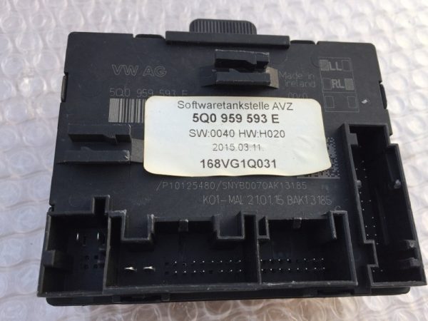 Releu usa stanga fata Audi A3 8V 5Q0959592E 5Q0 959 592 E - Dezmembrari Auto