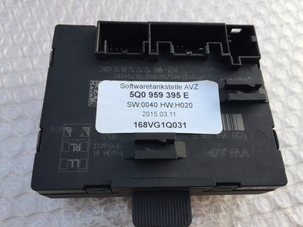 Releu usa dreapta spate Audi A3 8V 5Q0959395E 5Q0 959 395 E - Dezmembrari Auto
