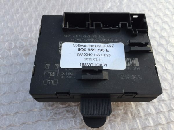 Releu usa stanga spate Audi A3 8V 5Q0959395E 5Q0 959 395 E - Dezmembrari Auto