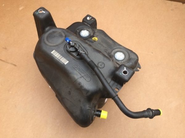 Rezervor adblue cu pompa VW Passat B8 alltrack 5Q0131969B 3Q0131877C - Dezmembrari Auto