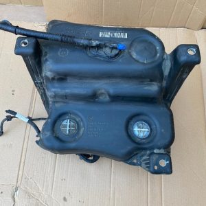 Rezervor adblue cu pompa VW Passat B8 3Q0131877C 3Q0 131 877 C 5Q0131969B 5Q0 131 969 B - Dezmembrari Auto