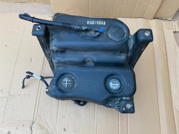 Rezervor adblue cu pompa VW Passat B8 3Q0131877C 3Q0 131 877 C 5Q0131969B 5Q0 131 969 B - Dezmembrari Auto