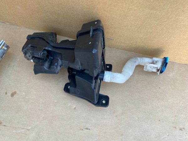 Rezervor lichid parbriz VW Golf 7 5G0955453M 5G0 955 453 M - Dezmembrari Auto