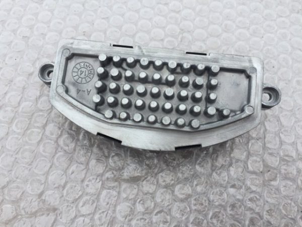 Rezistenta climatronic aeroterma VW Passat B8 3Q0 907 521 A 3Q0907521A - Dezmembrari Auto
