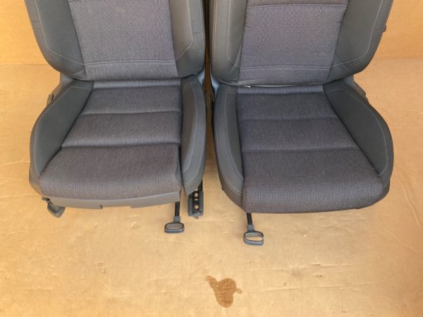 Scaune fata material textil VW Passat B8 volan dreapta la 0 km - Dezmembrari Auto - imagine 4
