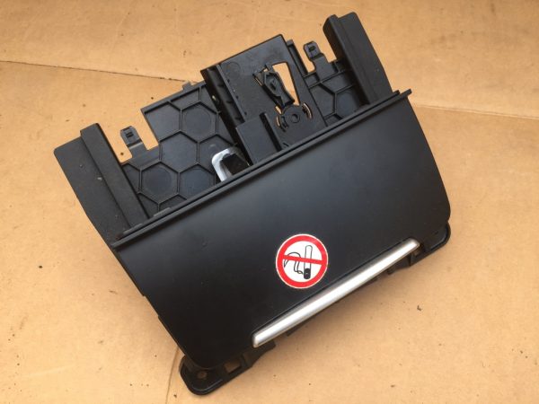 Scrumiera Audi A4 B8 2013 8K0857951 8K0 857 951 - Dezmembrari Auto
