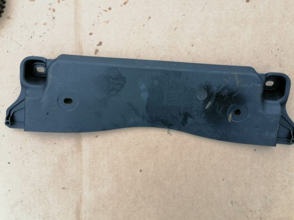 Scut Audi A3 8V 5Q0825230E 5Q0 825 230 E - Dezmembrari Auto