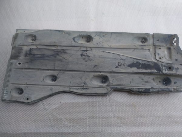 Scut lateral dreapta Audi A3 8V 2016 5Q0825202L 5Q0 825 202 L - Dezmembrari Auto