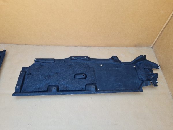 Scut lateral dreapta Audi Q8 2019 4M0825206 4M0 825 206 - Dezmembrari Auto