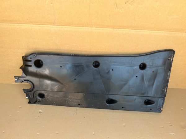 Scut lateral dreapta VW Caddy Ford Connect din 2023 5R3825202B 5R3 825 202 B la 0 km - Dezmembrari Auto