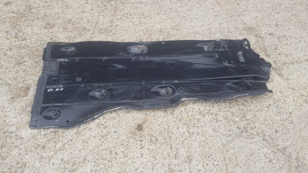 Scut lateral dreapta VW Golf 7 hatchback 5Q0825202L 5Q0 825 202 L - Dezmembrari Auto