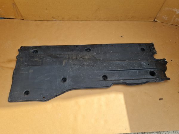 Scut lateral dreapta VW Passat B8 3Q0825202F 3Q0 825 202 F - Dezmembrari Auto