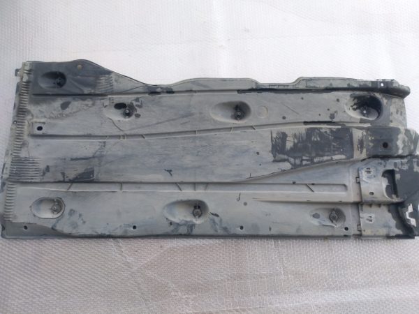 Scut lateral stanga Audi A3 8V 5Q0825201L 5Q0 825 201 L - Dezmembrari Auto