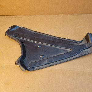 Scut lateral stanga Audi Q8 2019 4M0825219E 4M0 825 219 E - Dezmembrari Auto