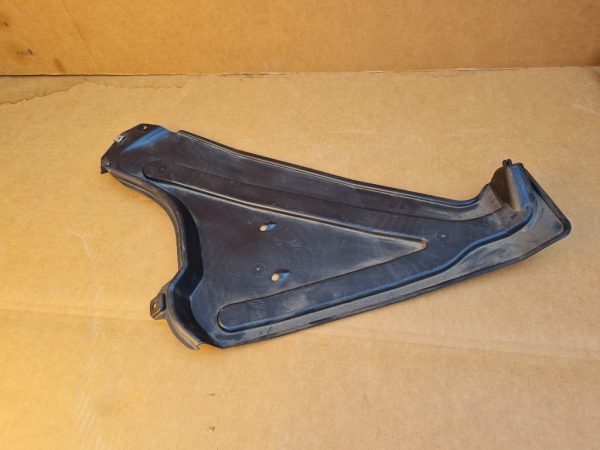 Scut lateral stanga Audi Q8 2019 4M0825219E 4M0 825 219 E - Dezmembrari Auto