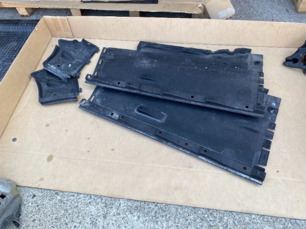 Scut lateral stanga din 2 bucati Audi A6 C7 2016 4G0825201B 4G0 825 201 B - Dezmembrari Auto