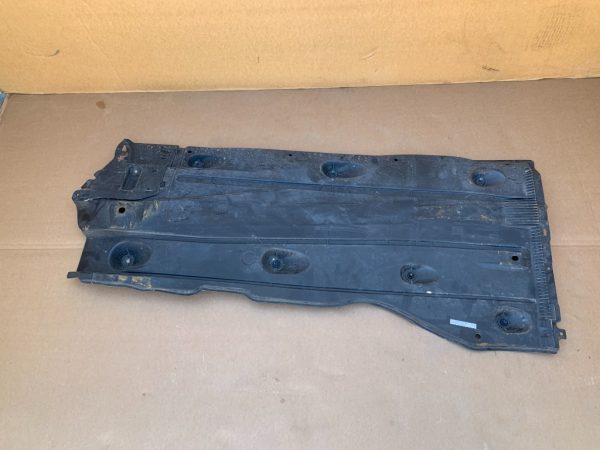 Scut lateral stanga VW Golf 7 2016 5Q0825201L 5Q0 825 201 L - Dezmembrari Auto