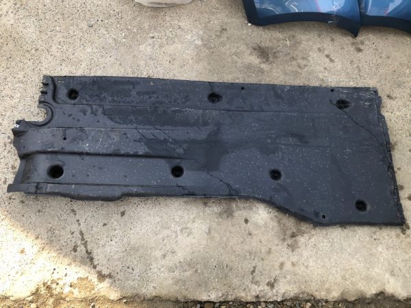Scut lateral stanga VW Passat B8 3Q0825201H 3Q0 825 201 H - Dezmembrari Auto