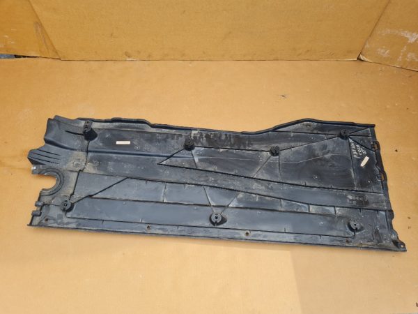 Scut lateral stanga VW Passat B8 limuzina 5Q0825201H 5Q0 825 201 H - Dezmembrari Auto