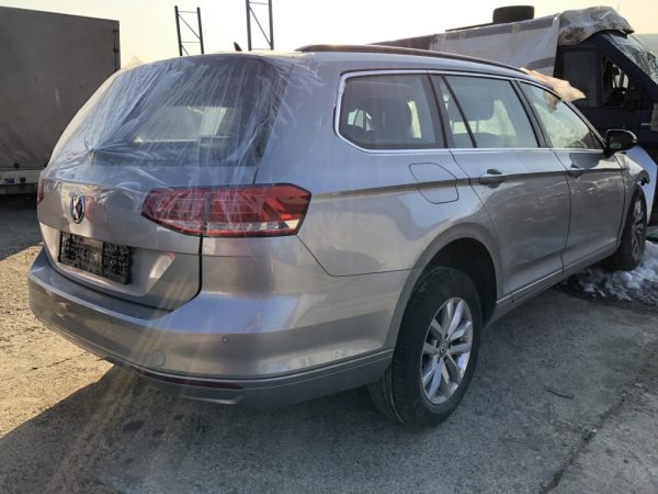 Scut lateral stanga VW Passat B8 variant 3Q0825201H 3Q0 825 201 H - Dezmembrari Auto