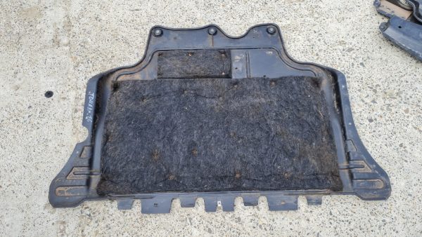 Scut motor plastic VW Touran 2017 2.0 tdi 5Q0825256 5Q0825256 - Dezmembrari Auto