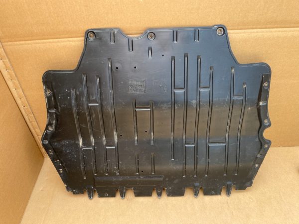 Scut motor VW Jetta 2017 5C0825237B 5C0 825 237 B - Dezmembrari Auto