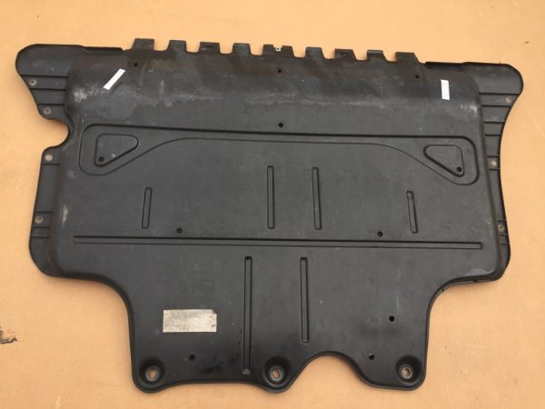 Scut motor VW Tiguan 2.0 TDI 5QF825236B 5QF 825 236 B - Dezmembrari Auto