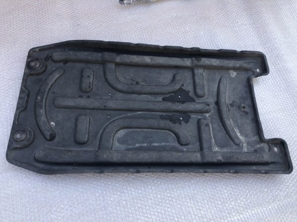 Scut plastic VW Sharan 7n 2017 2.0 tdi 7N0825230B 7N0 825 230 B - Dezmembrari Auto