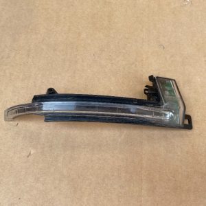 Semnalizare oglinda dreapta Audi A6 C6 8K0949102A 8K0 949 102 A - Dezmembrari Auto