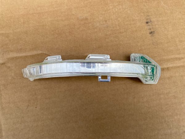 Semnalizare oglinda dreapta VW Passat B8 3G0949102 3G0 949 102 3G0949102A 3G0 949 102 A - Dezmembrari Auto