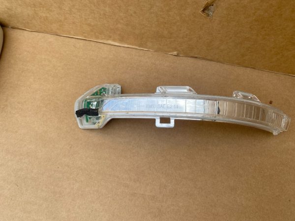 Semnalizare oglinda stanga VW Passat B8 3G0949101 3G0 949 101 3G0949101A 3G0 949 101 A - Dezmembrari Auto