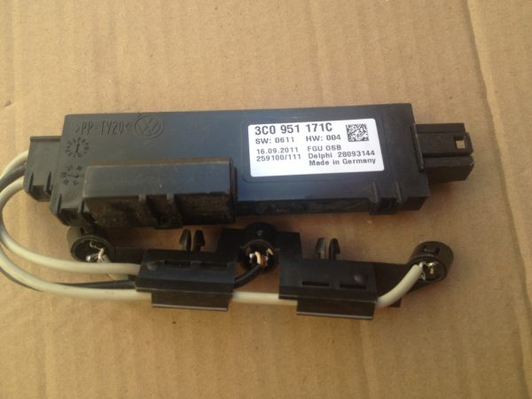 Senzor alarma VW Passat B6 B7 CC 3C0951171C 3C0 951 171 C - Dezmembrari Auto