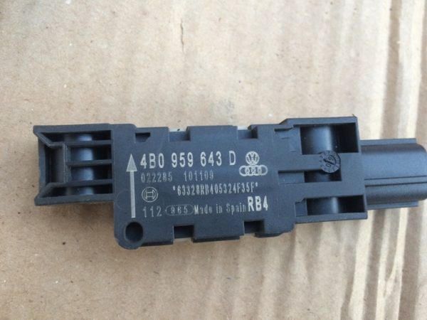 Senzor crash Audi VW 4B0959643D 4B0 959 643 D - Dezmembrari Auto