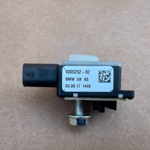 Senzor imapct usa stanga fata BMW X1 F48 din 2018 la 0 km 9305252 - Dezmembrari Auto
