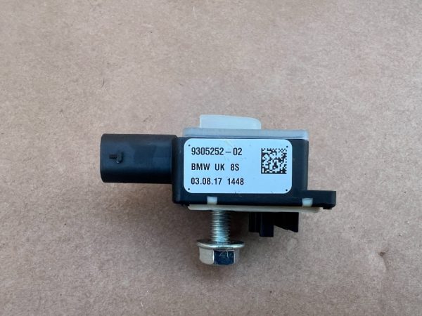 Senzor imapct usa stanga fata BMW X1 F48 din 2018 la 0 km 9305252 - Dezmembrari Auto