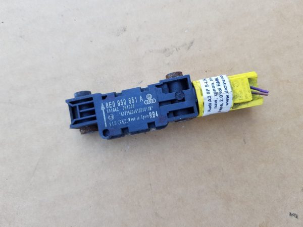 Senzor Audi A4 B7 8E0959651A 8E0 959 651 A - Dezmembrari Auto