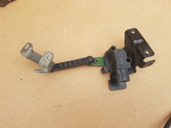Senzor nivel balast xenon VW Passat B8 5Q0907503 5Q0 907 503 - Dezmembrari Auto