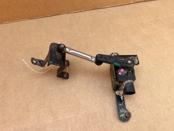 Senzor nivel xenon Audi A3 8P Q3 VW Golf 6 Touran 1K0941273L 1K0 941 273 L 1T0907503B 1T0 907 503 B - Dezmembrari Auto