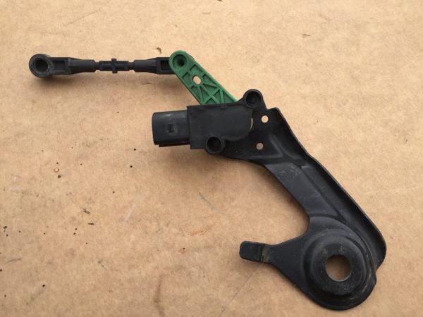 Senzor nivel xenon Audi A6 4G 4H0941309C 4H0907503 - Dezmembrari Auto