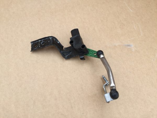 Senzor nivel xenon dreapta VW Passat B8 3Q0412522A 3Q0 412 522 A - Dezmembrari Auto