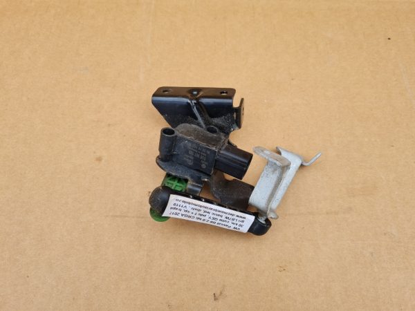 Senzor nivel xenon stanga spate VW Passat B8 5Q0512521J 5Q0 512 521 J la 0 km - Dezmembrari Auto
