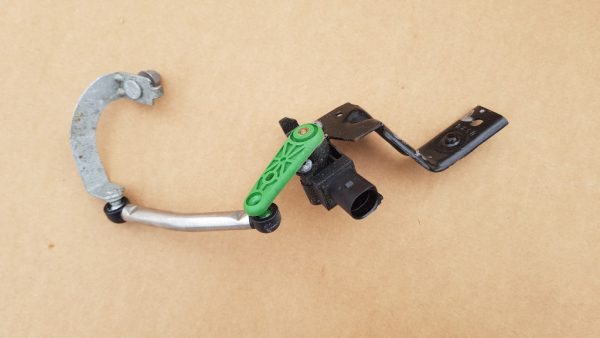 Senzor nivel xenon stanga VW Arteon 3Q0412521A 3Q0 412 521 A - Dezmembrari Auto