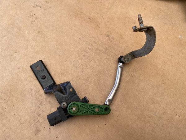 Senzor nivel xenon VW Golf 7 3Q0412522A 3Q0412522A - Dezmembrari Auto