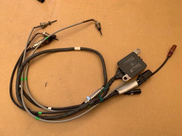 Senzor temperatura gaze VW Passat B8 2.0 tdi 04L906088BL 04L 906 088 BL la 0 km - Dezmembrari Auto
