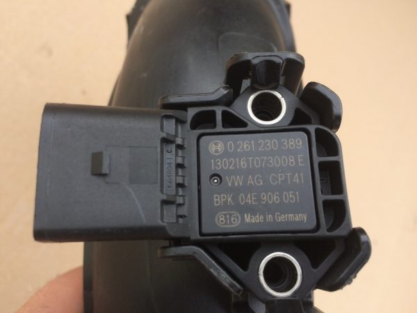 Senzor presiune Audi A3 8v e-tron din 2014 cod 04E906051 04e 906 051 - Dezmembrari Auto